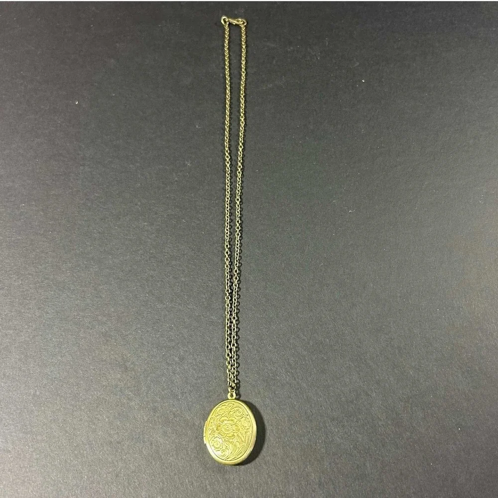 Locket Necklace‎ Bronze/Goldtone Floral Embossed Vintage Style